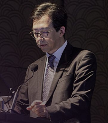 2023 대한성형외과학회 강연대에서 발표하는 최문섭 원장